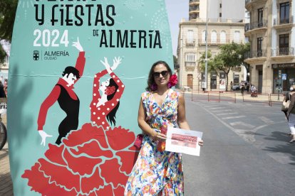 María del Mar, almeriense que vive en Murcia, con su alegre vestido consiguió un bono de Almericolor.