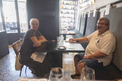 Maricarmen Soriano y Manuel Moreno pasando la Feria del Mediodía de Almería en el restaurante Alquímico.