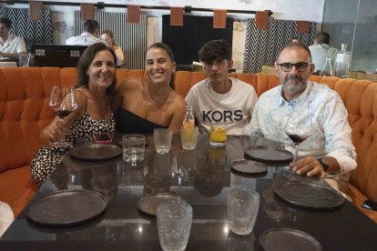 La familia Ortiz Moncada disfrutando de una buena comida juntos en Alquímico.