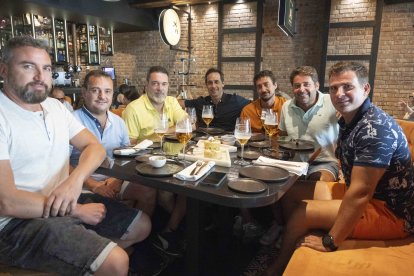 Grupo de amigos de la comunidad Paraíso que se conocen desde los 8 años.