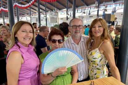 María del Mar, María, Pepe y Claudia, amigos de la zona y fieles clientes a los desayunos de Ortuño.