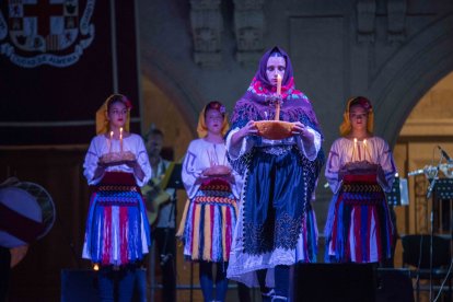 El folclore, más allá de la danza y el baile.