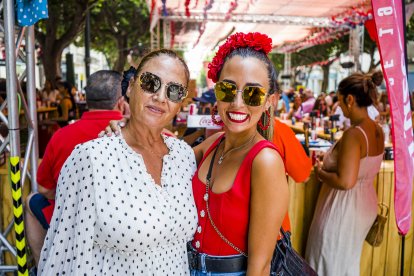 Begoña y Luisa, de Almería capital, en su primer día de feria.