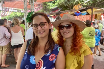 Leyre y Alba, amigas casi hermanas que se conocen desde el instituto y vecinas de Almería y Roquetas, en el ambigú de Burana.