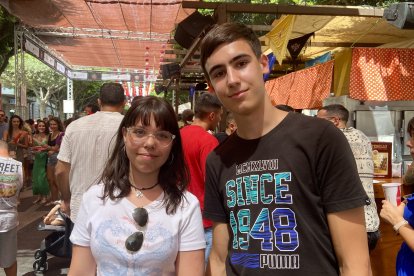 Antonio Francisco y Ache, amigos de El Ejido en el ambigú de Burana.