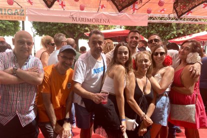 La familia Sierra, de Almería, posa en el Chiringuito Lomigaz.