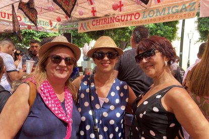 Las Mari Carmen y Gisela, amigas que se sienten familia, se conocieron en el colegio hace 40 años.