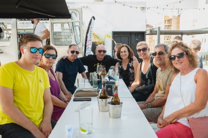El ambiente de Ático HO se llenó de familias disfrutando del tarde después de la Feria del Mediodía de Almería.