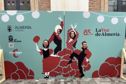 Carmen, Yaiza, Soraya y Faela, primas de Costacabana, en el photocall de La Voz, patrocinado por Cruzcampo, Siente la Plaza y el Ayuntamiento.