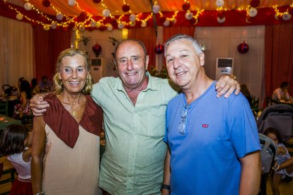 Paco Martínez, de Grupo Jarquil, Paco Rodríguez, de la UAL, y Mari Carmen Roldán.