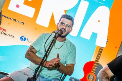 Actuación del grupo musical Fusión de barrio.