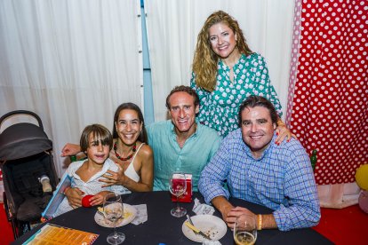 Aida Alonso, Luis Tortajada, Javier Rubia, Carmen Alquera y el pequeño Jaime.
