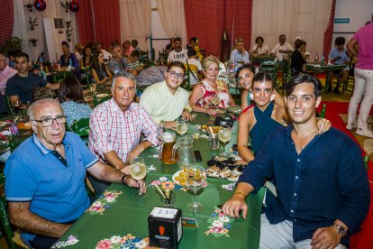 Juan Elías González, Malena Úbeda, Rafael Úbeda, María José Vilaplana, María José Navarro, Sebastián Moyano y Gonzalo.