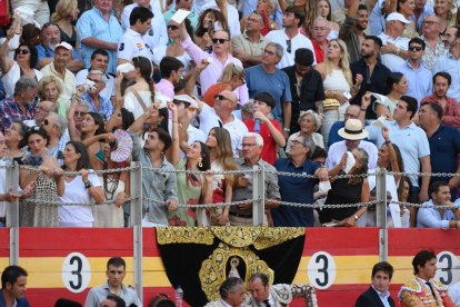 Ana Soria se unió a la petición de trofeo para su novio.