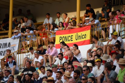 Carteles en homenaje a Enrique Ponce en los tendidos de la Plaza de Toros de Almería.