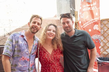 Alejandro, Marian y Álvaro, amigos de Almería, bailaban canciones y tomaban algo en el establecimiento.