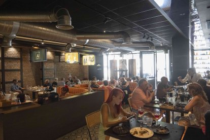 La mejor comida y el mejor ambiente de la Feria de Mediodía se disfruta en Alquímico.