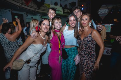 Paloma Mar, Sol Herrera, Carmen Serrano y Paloma Serrano.
