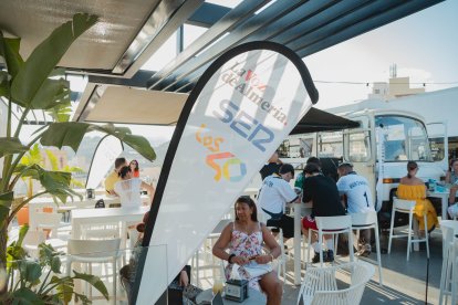 Ambiente estupendo y espectacular con las mejores vistas de Almería en Ático HO.