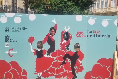 Oriol en el photocall de La Voz de Almería, Siente La Plaza, Ayuntamiento de Almería y Cruzcampo.