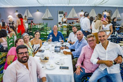  Aurora Miras, Paco Hueso junior, Usti López, Lola Felices, Javier Segura, Mariano Pérez, Carlos Cortés, Paco Hueso padre y Amós García, delegado de Empleo de la Junta de Andalucía.