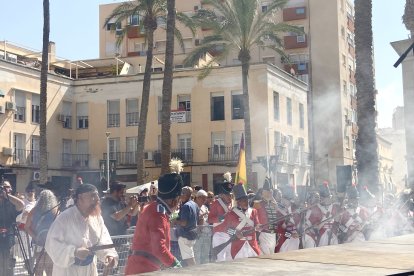 Almería recuerda su historia con la recreación de Los Coloraos.