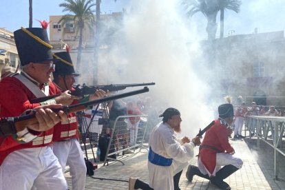 Almería recuerda su historia con la recreación de Los Coloraos.