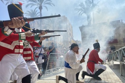 Almería recuerda su historia con la recreación de Los Coloraos.