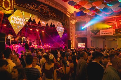 Ambientazo en la fiesta de Kuver de este viernes en el Teatro Cervantes.