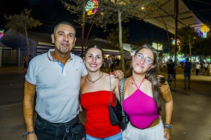 Armando y su familia en el Recinto Ferial.