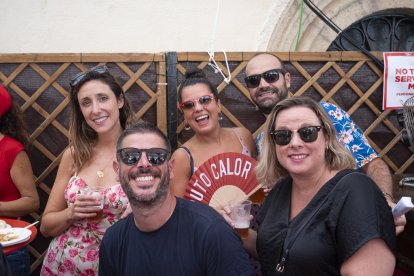 Trini Berberale, Paqui Alonso y Pepe Gómez lo pasaron increíble en la Feria del Mediodía.