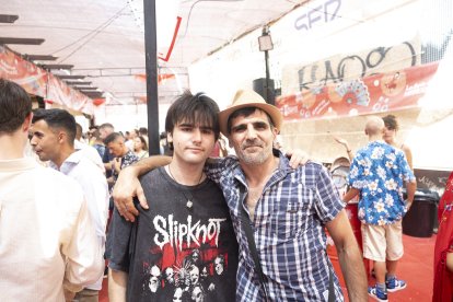 \'Los Migueles\', padre e hijo, posaron ante la cámara en el ambigú de Kuver.