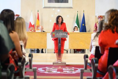 La alcaldesa de Almería, en el Homenaje a Los Coloraos.