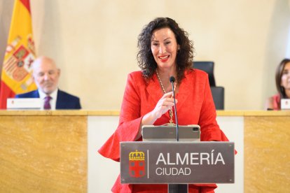 La alcaldesa de Almería, en el Homenaje a Los Coloraos.