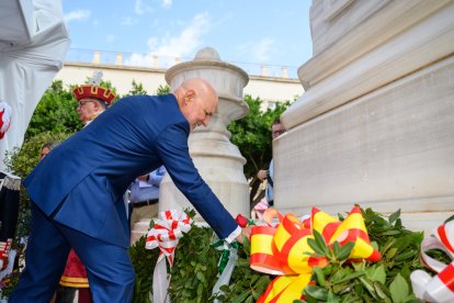 Homenaje a Los Coloraos ante el Pingurucho.