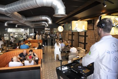 El último día de Feria del Mediodía de Almería se vivió en Alquímico.