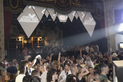 Ambientazo en el último día de Feria en la fiesta de Kuver en el Cervantes.