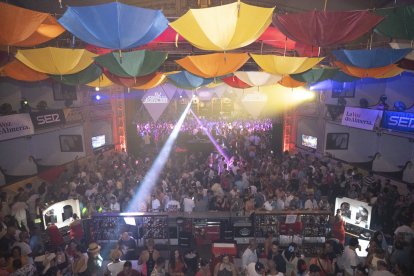 Ambientazo en la última fiesta de Feria de Kuver.