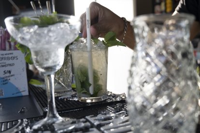 Preparación de mojitos en Ático HO.