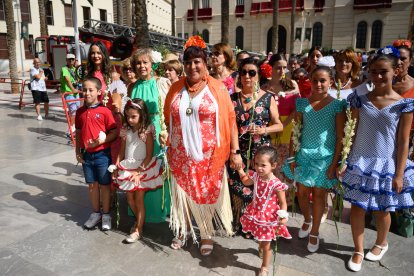El Colegio de Enfermería, en la ofrenda floral a la Virgen del Mar.