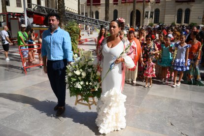 El Colegio de Enfermería, en la ofrenda floral a la Virgen del Mar.