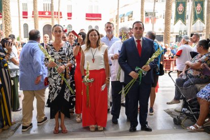 La Junta de Andalucía en la ofrenda floral a la Virgen del Mar.