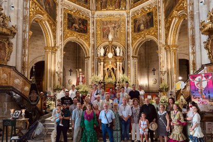 Ofrenda floral a la Virgen del Mar de la Macarena.