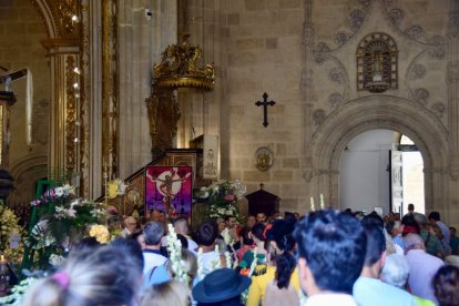 La Catedral, llena en la ofrenda floral a la Virgen del Mar.