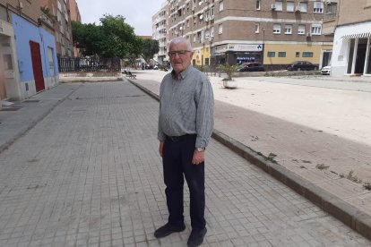 En el Barrio de Nueva Andalucía pasas sus días de jubilado.