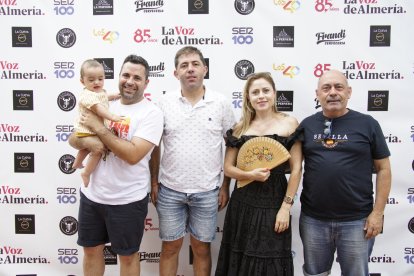 Juan Antonio Cano de Jauro, Juan Pedro Ridao concejal de agricultura,  Mario con el pequeño Luis y Juana Cano.
