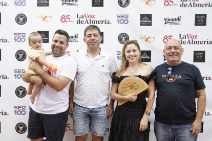 Juan Antonio Cano de Jauro, Juan Pedro Ridao concejal de agricultura,  Mario con el pequeño Luis y Juana Cano.