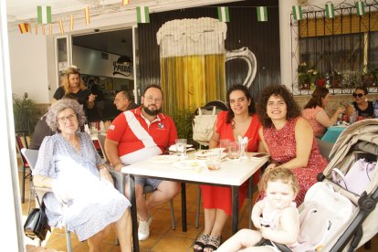 Mari Carmen, Juan, Isa y María.