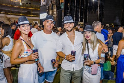 El grupo de amigos formado por Patricia, Nicolás, Alejandro y Minerva llegaron desde El Ejido, Aguadulce y Jaén para ver al cantautor, algunos por primera vez y otros ya repetían.