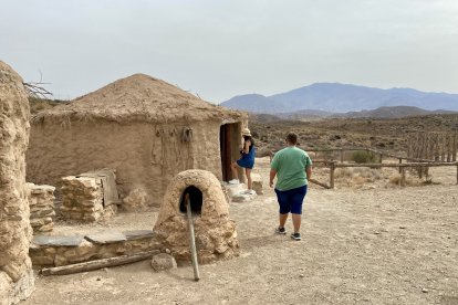 Visitantes disfrutan del 'Espacio Didáctico' de Los Millares.